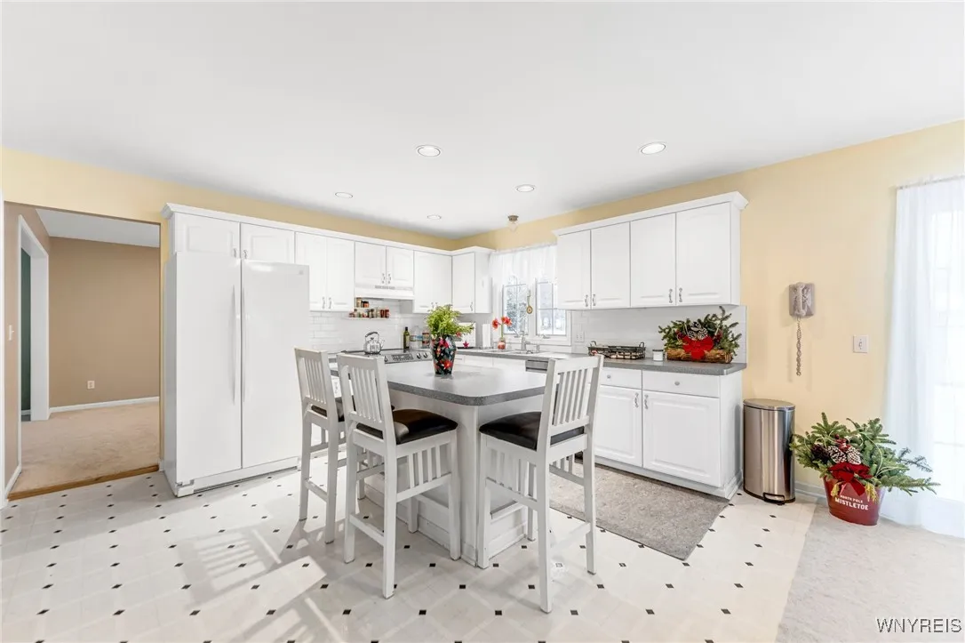 4 West Royal Hill Drive, Orchard Park, New York 14, Orchard Park, New York 14127, 4 Bedrooms Bedrooms, 9 Rooms Rooms,Residential,Closed,4 West Royal Hill Drive, Orchard Park, New York 14,0,B1579828