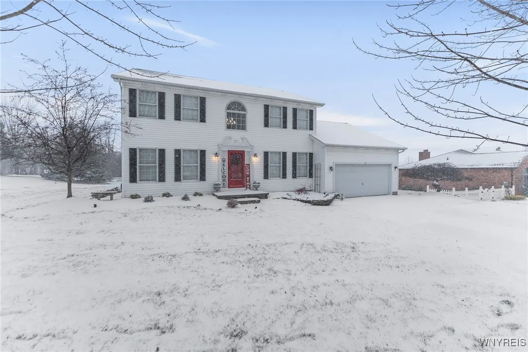 4 West Royal Hill Drive, Orchard Park, New York 14, Orchard Park, New York 14127, 4 Bedrooms Bedrooms, 9 Rooms Rooms,Residential,Closed,4 West Royal Hill Drive, Orchard Park, New York 14,0,B1579828