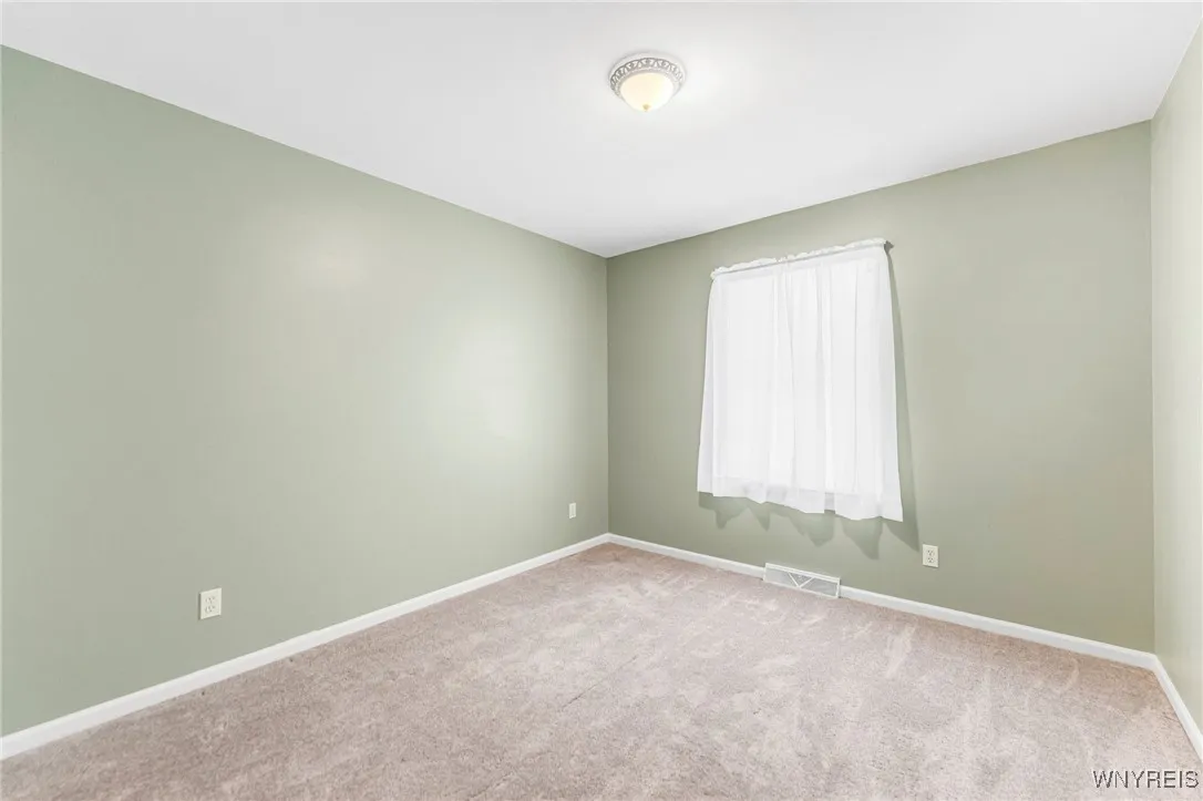 4 West Royal Hill Drive, Orchard Park, New York 14, Orchard Park, New York 14127, 4 Bedrooms Bedrooms, 9 Rooms Rooms,Residential,Closed,4 West Royal Hill Drive, Orchard Park, New York 14,0,B1579828