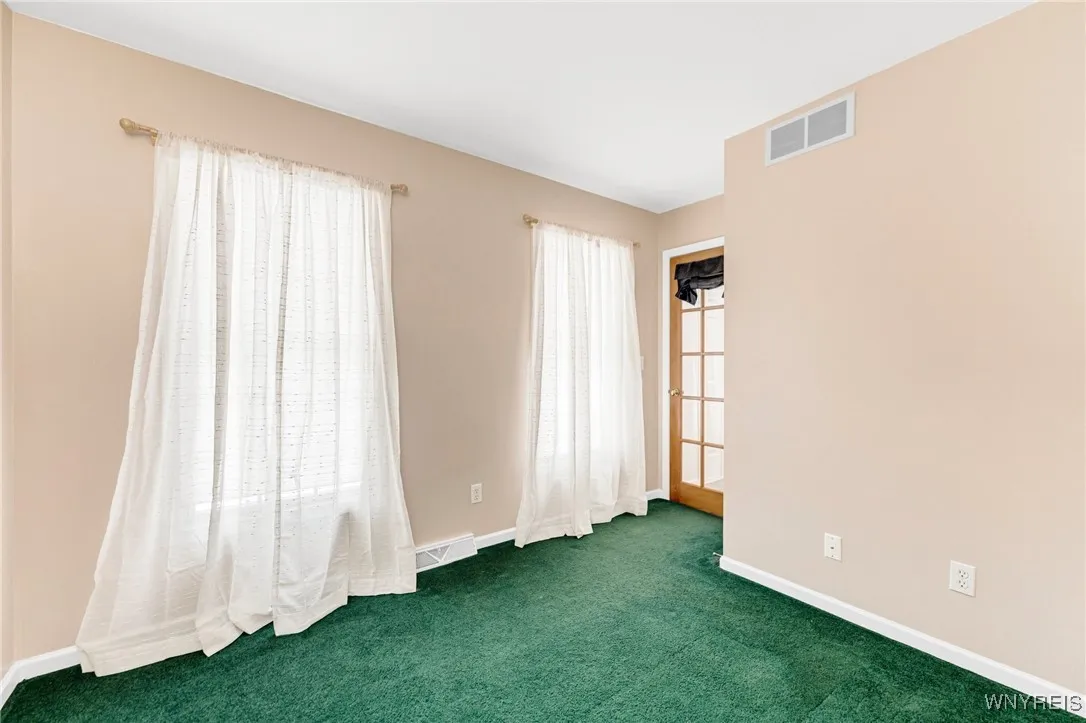 4 West Royal Hill Drive, Orchard Park, New York 14, Orchard Park, New York 14127, 4 Bedrooms Bedrooms, 9 Rooms Rooms,Residential,Closed,4 West Royal Hill Drive, Orchard Park, New York 14,0,B1579828