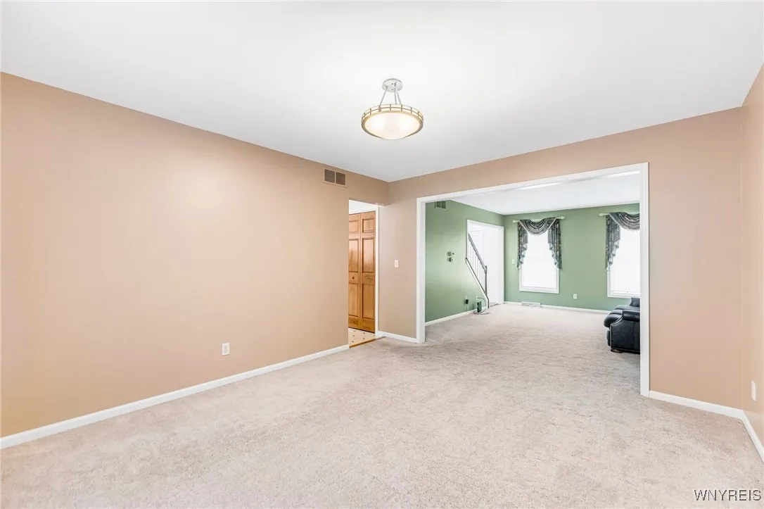 4 West Royal Hill Drive, Orchard Park, New York 14, Orchard Park, New York 14127, 4 Bedrooms Bedrooms, 9 Rooms Rooms,Residential,Closed,4 West Royal Hill Drive, Orchard Park, New York 14,0,B1579828