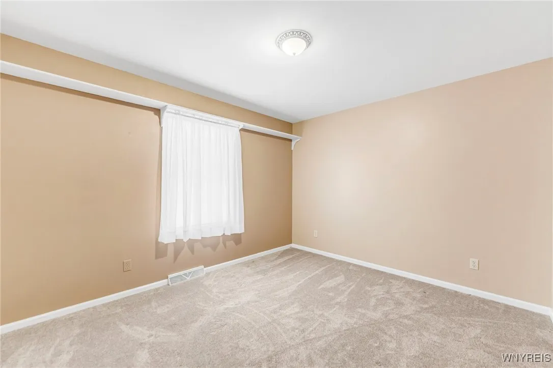 4 West Royal Hill Drive, Orchard Park, New York 14, Orchard Park, New York 14127, 4 Bedrooms Bedrooms, 9 Rooms Rooms,Residential,Closed,4 West Royal Hill Drive, Orchard Park, New York 14,0,B1579828