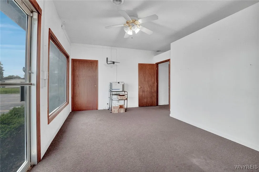 4945 Southwestern Boulevard, Hamburg, New York 140, Hamburg, New York 14075, 9 Rooms Rooms,Commercial Sale,For Sale,4945 Southwestern Boulevard, Hamburg, New York 140,B1579921