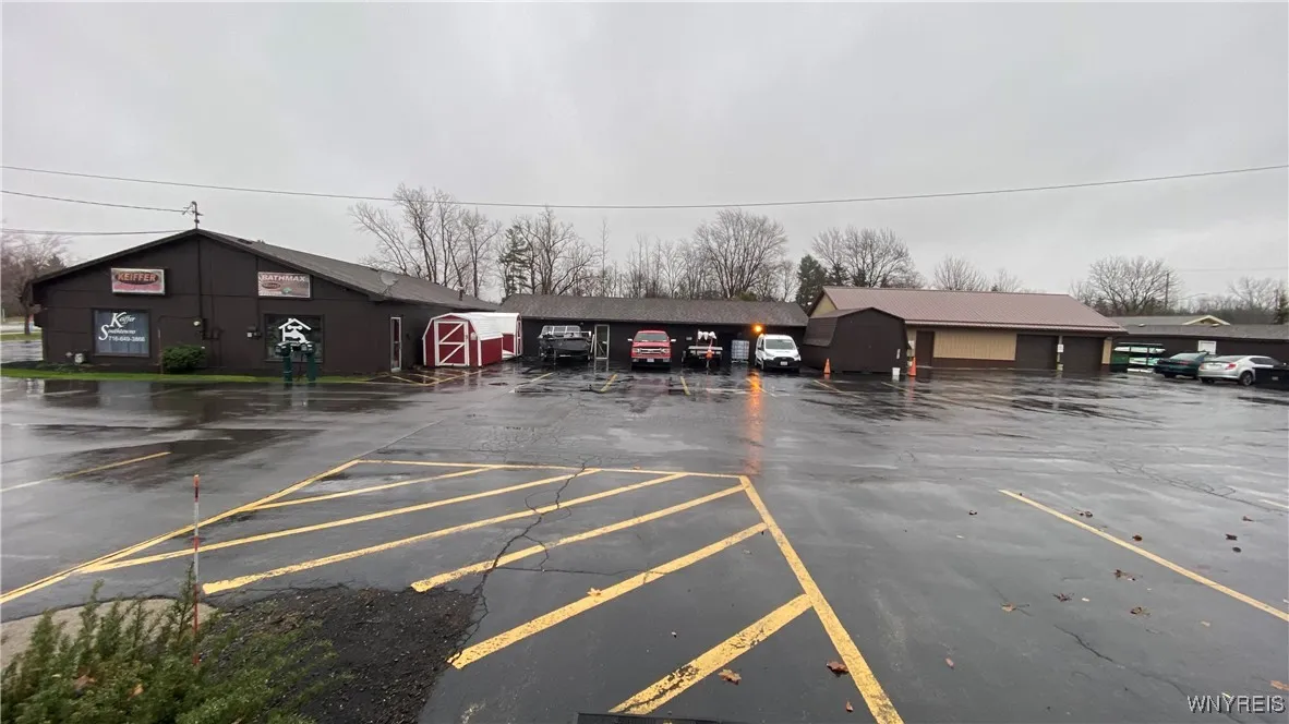 4945 Southwestern Boulevard, Hamburg, New York 140, Hamburg, New York 14075, 9 Rooms Rooms,Commercial Sale,For Sale,4945 Southwestern Boulevard, Hamburg, New York 140,B1579921