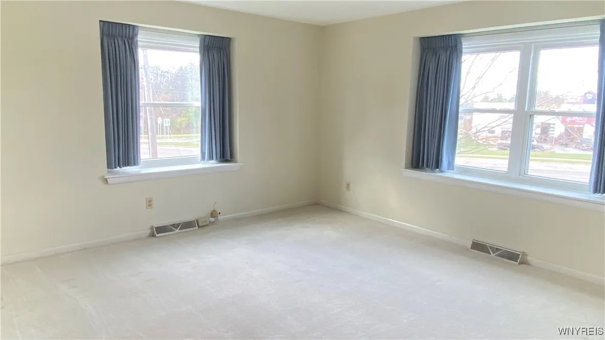 4945 Southwestern Boulevard, Hamburg, New York 140, Hamburg, New York 14075, 9 Rooms Rooms,Commercial Sale,For Sale,4945 Southwestern Boulevard, Hamburg, New York 140,B1579921