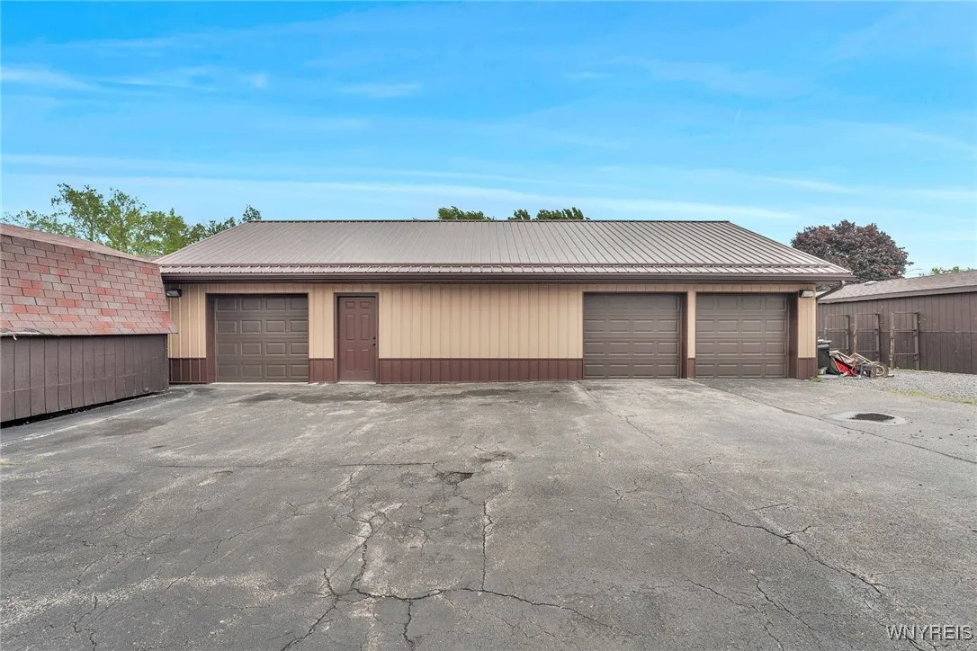 4945 Southwestern Boulevard, Hamburg, New York 140, Hamburg, New York 14075, 9 Rooms Rooms,Commercial Sale,For Sale,4945 Southwestern Boulevard, Hamburg, New York 140,B1579921