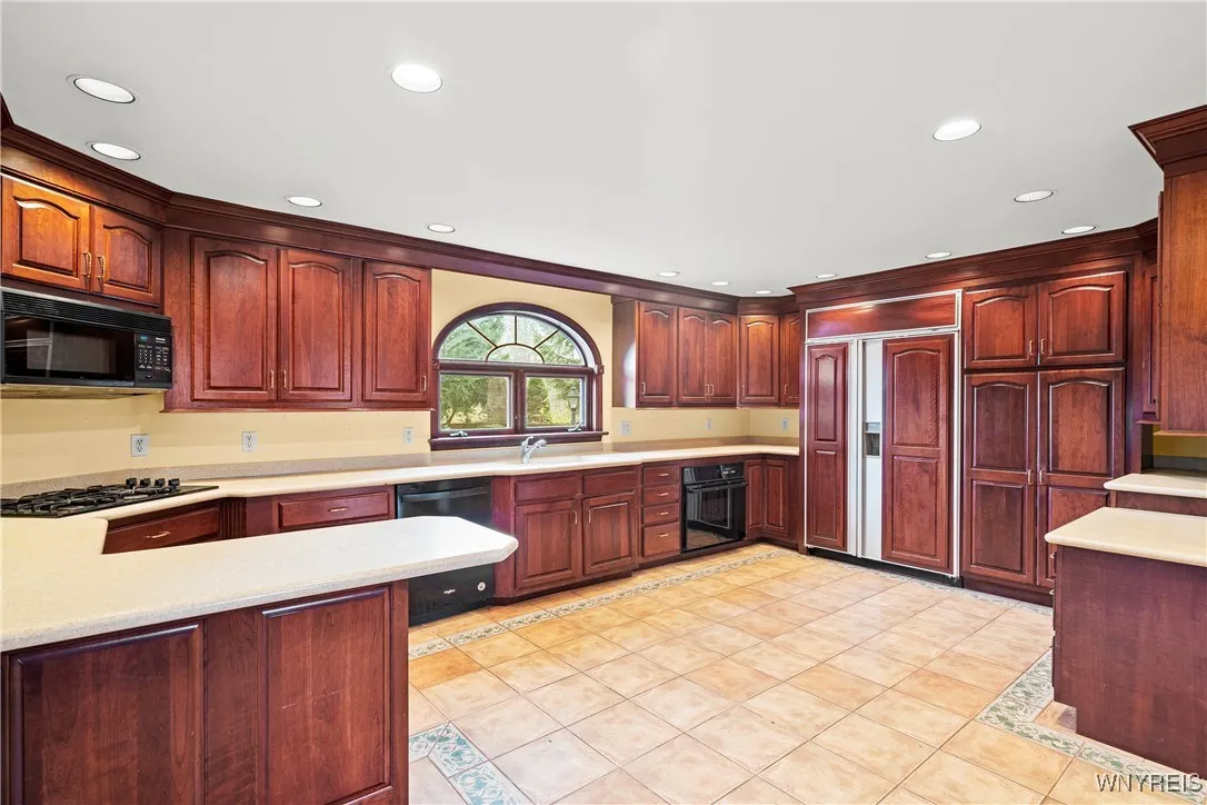1270 West Arnold Drive, Hamburg, New York 14085, Hamburg, New York 14085, 3 Bedrooms Bedrooms, 7 Rooms Rooms,2 BathroomsBathrooms,Residential,Closed,1270 West Arnold Drive, Hamburg, New York 14085,0,B1579873