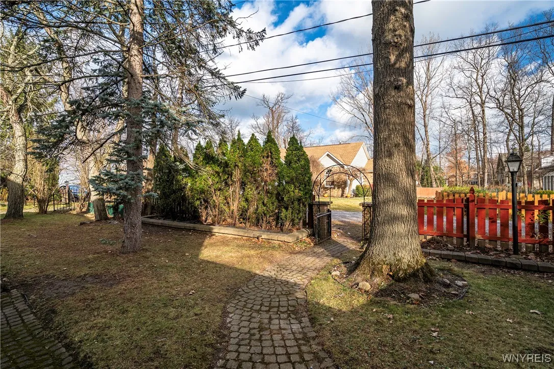 1270 West Arnold Drive, Hamburg, New York 14085, Hamburg, New York 14085, 3 Bedrooms Bedrooms, 7 Rooms Rooms,2 BathroomsBathrooms,Residential,Closed,1270 West Arnold Drive, Hamburg, New York 14085,0,B1579873