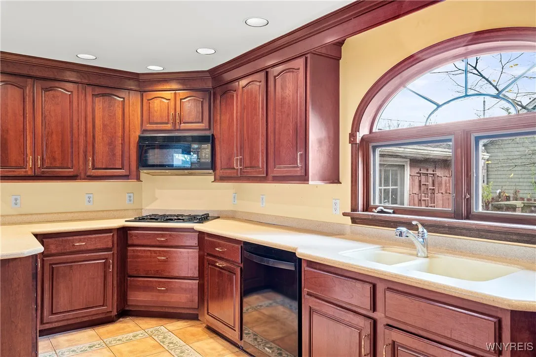 1270 West Arnold Drive, Hamburg, New York 14085, Hamburg, New York 14085, 3 Bedrooms Bedrooms, 7 Rooms Rooms,2 BathroomsBathrooms,Residential,Closed,1270 West Arnold Drive, Hamburg, New York 14085,0,B1579873
