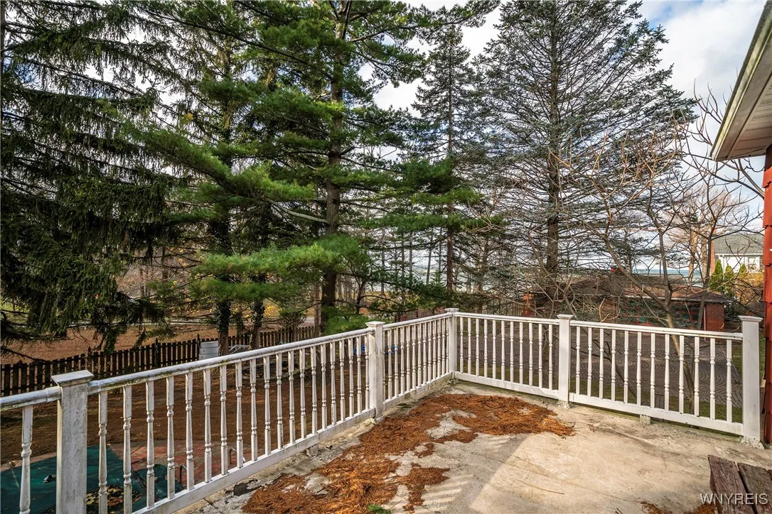 1270 West Arnold Drive, Hamburg, New York 14085, Hamburg, New York 14085, 3 Bedrooms Bedrooms, 7 Rooms Rooms,2 BathroomsBathrooms,Residential,Closed,1270 West Arnold Drive, Hamburg, New York 14085,0,B1579873
