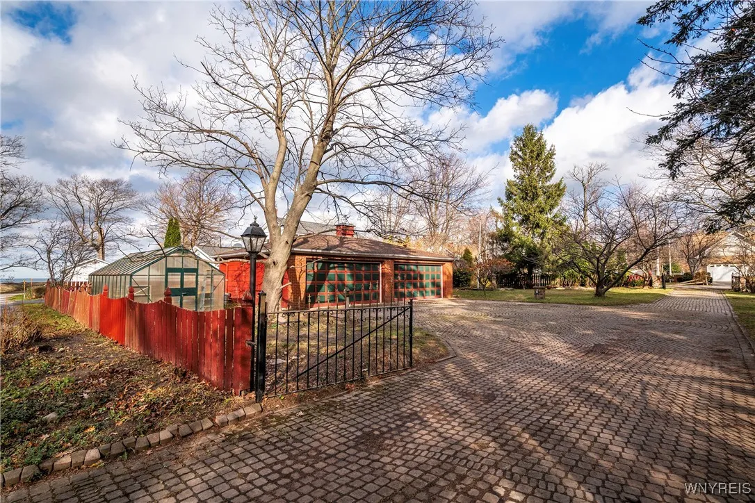 1270 West Arnold Drive, Hamburg, New York 14085, Hamburg, New York 14085, 3 Bedrooms Bedrooms, 7 Rooms Rooms,2 BathroomsBathrooms,Residential,Closed,1270 West Arnold Drive, Hamburg, New York 14085,0,B1579873