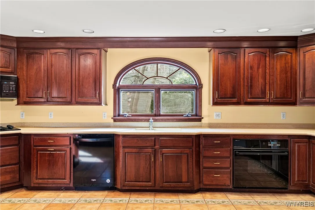 1270 West Arnold Drive, Hamburg, New York 14085, Hamburg, New York 14085, 3 Bedrooms Bedrooms, 7 Rooms Rooms,2 BathroomsBathrooms,Residential,Closed,1270 West Arnold Drive, Hamburg, New York 14085,0,B1579873