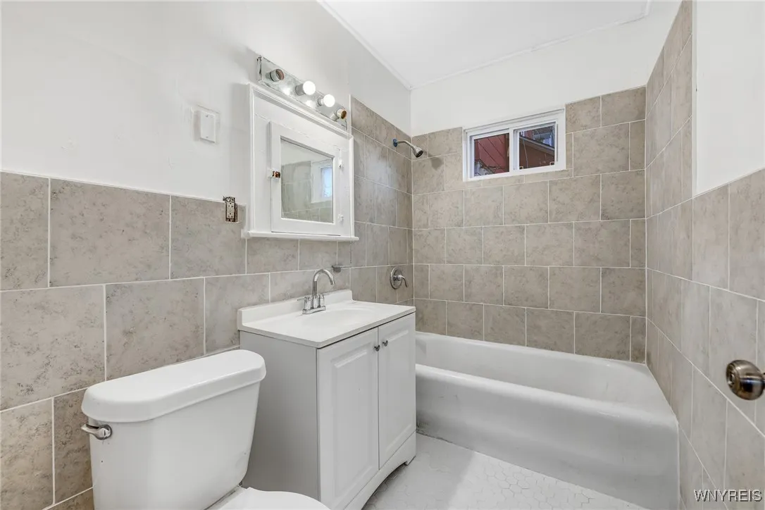 476 Winslow Avenue, Buffalo, New York 14211, Buffalo, New York 14211, 5 Bedrooms Bedrooms, 10 Rooms Rooms,2 BathroomsBathrooms,Residential,Closed,476 Winslow Avenue, Buffalo, New York 14211,0,B1580220