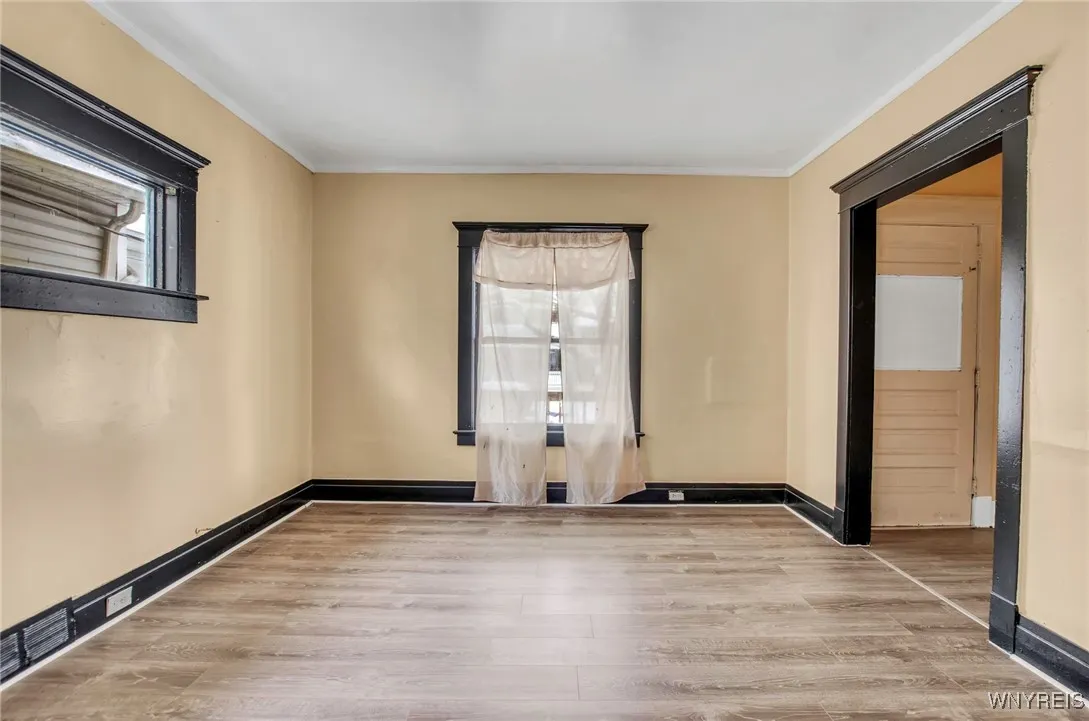 17 Wyandotte Avenue, Buffalo, New York 14207, Buffalo, New York 14207, 2 Bedrooms Bedrooms, 6 Rooms Rooms,1 BathroomBathrooms,Residential Lease,Closed,17 Wyandotte Avenue, Buffalo, New York 14207,0,B1580420
