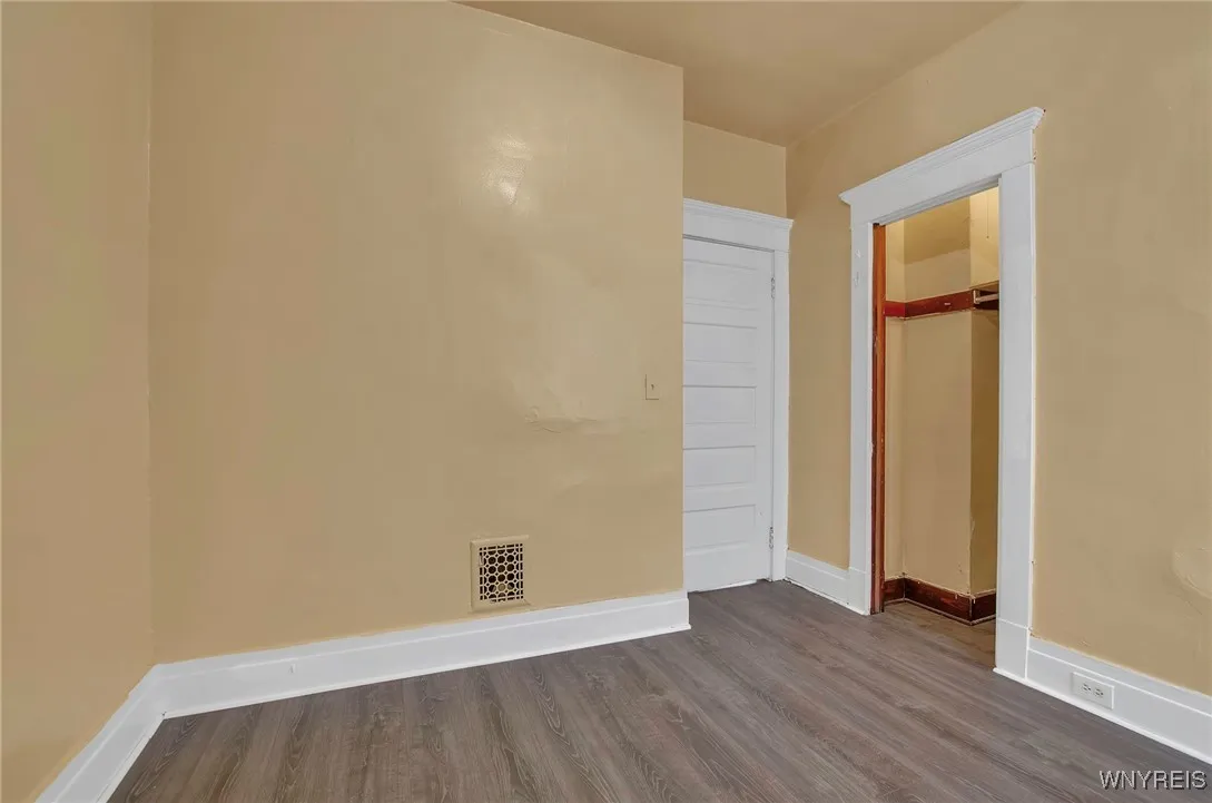 17 Wyandotte Avenue, Buffalo, New York 14207, Buffalo, New York 14207, 2 Bedrooms Bedrooms, 6 Rooms Rooms,1 BathroomBathrooms,Residential Lease,Closed,17 Wyandotte Avenue, Buffalo, New York 14207,0,B1580420