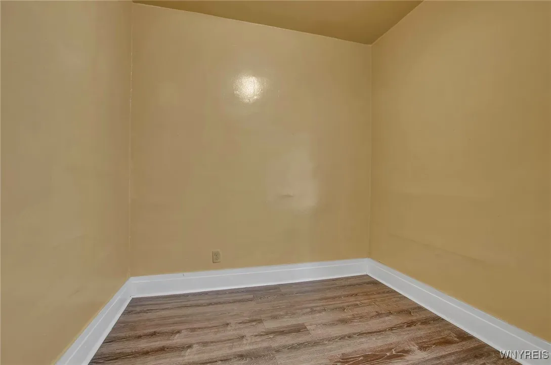 17 Wyandotte Avenue, Buffalo, New York 14207, Buffalo, New York 14207, 2 Bedrooms Bedrooms, 6 Rooms Rooms,1 BathroomBathrooms,Residential Lease,Closed,17 Wyandotte Avenue, Buffalo, New York 14207,0,B1580420