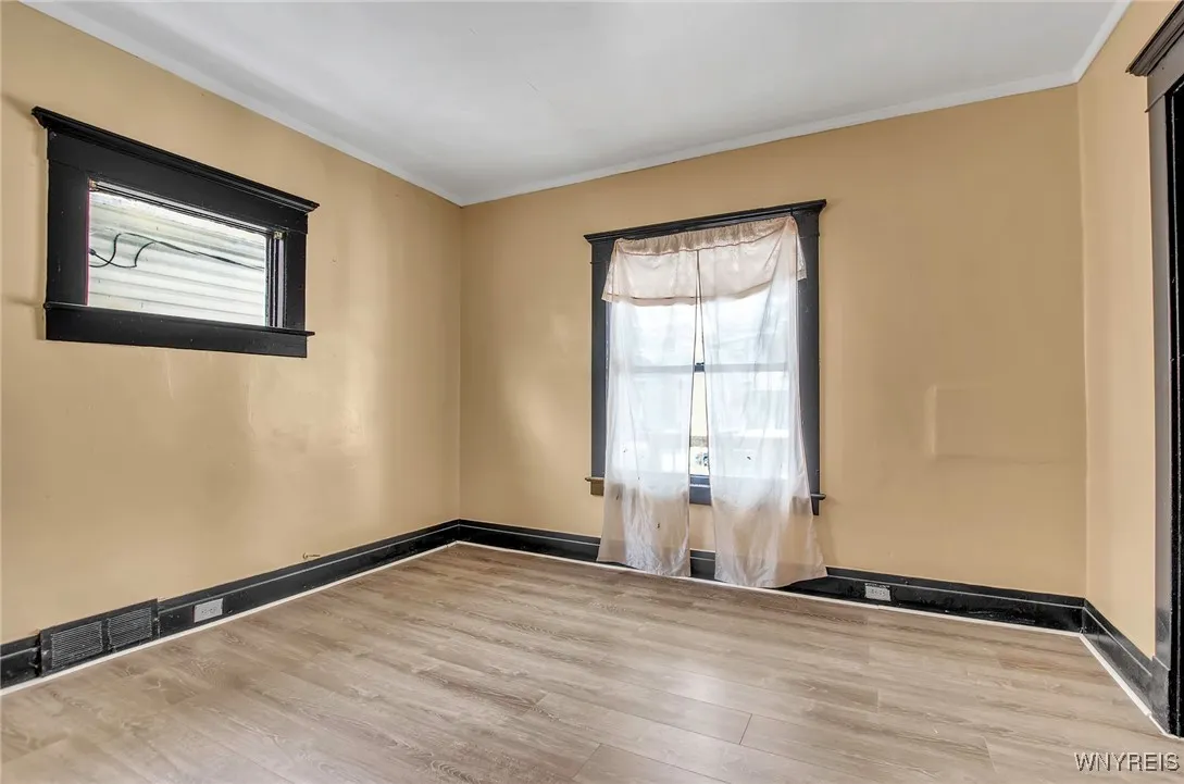 17 Wyandotte Avenue, Buffalo, New York 14207, Buffalo, New York 14207, 2 Bedrooms Bedrooms, 6 Rooms Rooms,1 BathroomBathrooms,Residential Lease,Closed,17 Wyandotte Avenue, Buffalo, New York 14207,0,B1580420