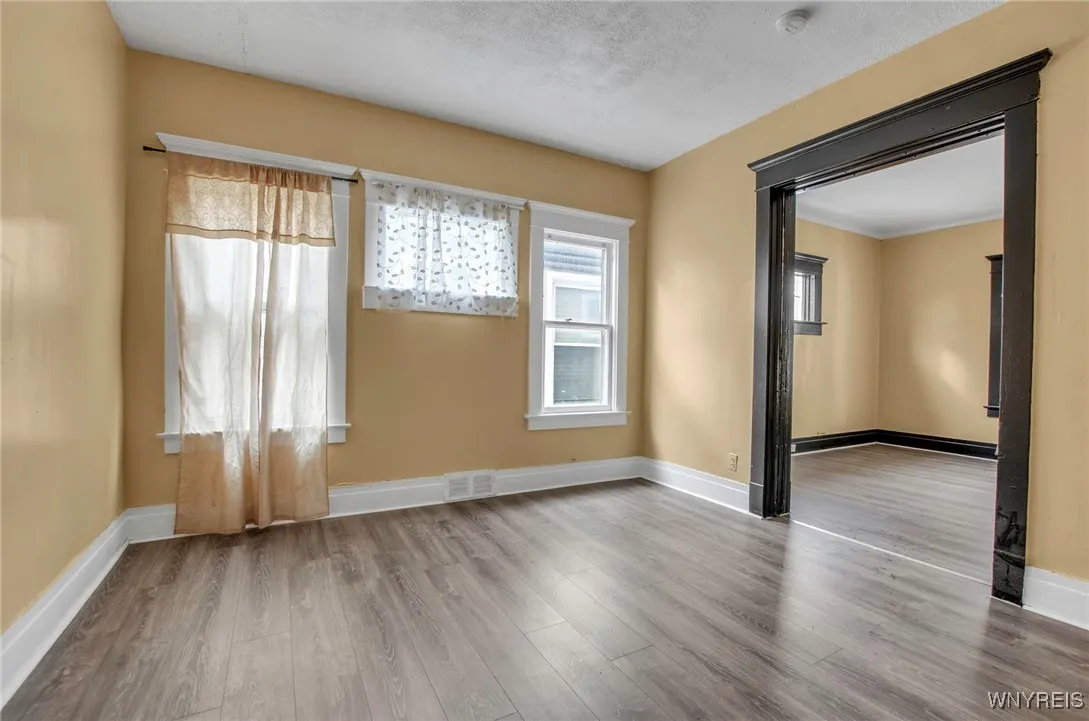 17 Wyandotte Avenue, Buffalo, New York 14207, Buffalo, New York 14207, 2 Bedrooms Bedrooms, 6 Rooms Rooms,1 BathroomBathrooms,Residential Lease,Closed,17 Wyandotte Avenue, Buffalo, New York 14207,0,B1580420