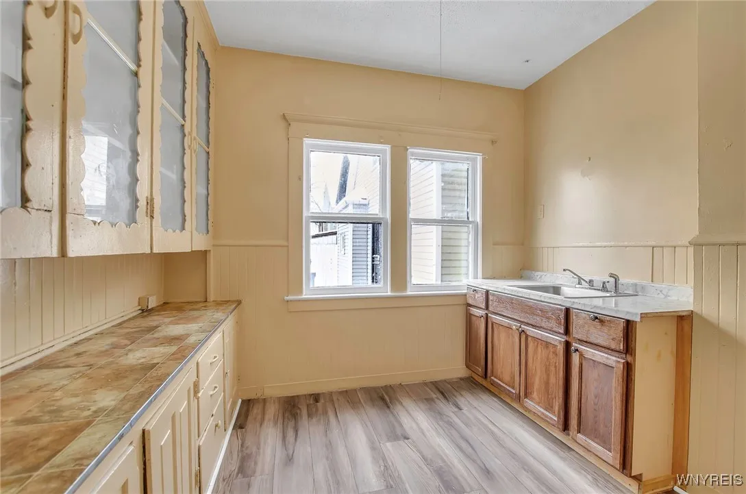 17 Wyandotte Avenue, Buffalo, New York 14207, Buffalo, New York 14207, 2 Bedrooms Bedrooms, 6 Rooms Rooms,1 BathroomBathrooms,Residential Lease,Closed,17 Wyandotte Avenue, Buffalo, New York 14207,0,B1580420