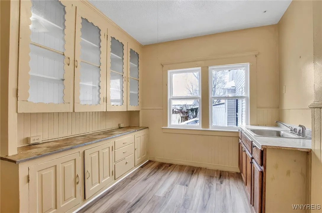 17 Wyandotte Avenue, Buffalo, New York 14207, Buffalo, New York 14207, 2 Bedrooms Bedrooms, 6 Rooms Rooms,1 BathroomBathrooms,Residential Lease,Closed,17 Wyandotte Avenue, Buffalo, New York 14207,0,B1580420