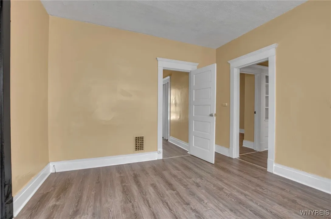 17 Wyandotte Avenue, Buffalo, New York 14207, Buffalo, New York 14207, 2 Bedrooms Bedrooms, 6 Rooms Rooms,1 BathroomBathrooms,Residential Lease,Closed,17 Wyandotte Avenue, Buffalo, New York 14207,0,B1580420