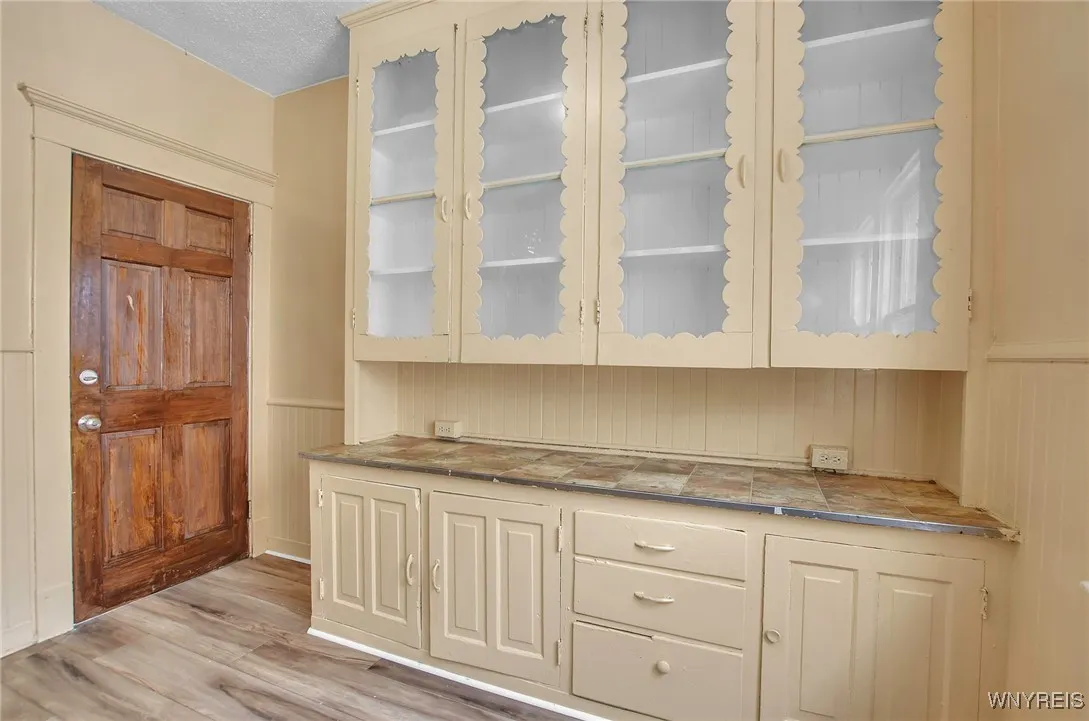 17 Wyandotte Avenue, Buffalo, New York 14207, Buffalo, New York 14207, 2 Bedrooms Bedrooms, 6 Rooms Rooms,1 BathroomBathrooms,Residential Lease,Closed,17 Wyandotte Avenue, Buffalo, New York 14207,0,B1580420