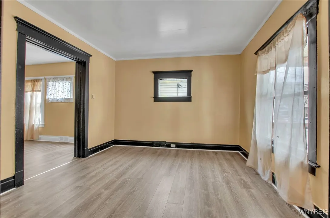 17 Wyandotte Avenue, Buffalo, New York 14207, Buffalo, New York 14207, 2 Bedrooms Bedrooms, 6 Rooms Rooms,1 BathroomBathrooms,Residential Lease,Closed,17 Wyandotte Avenue, Buffalo, New York 14207,0,B1580420