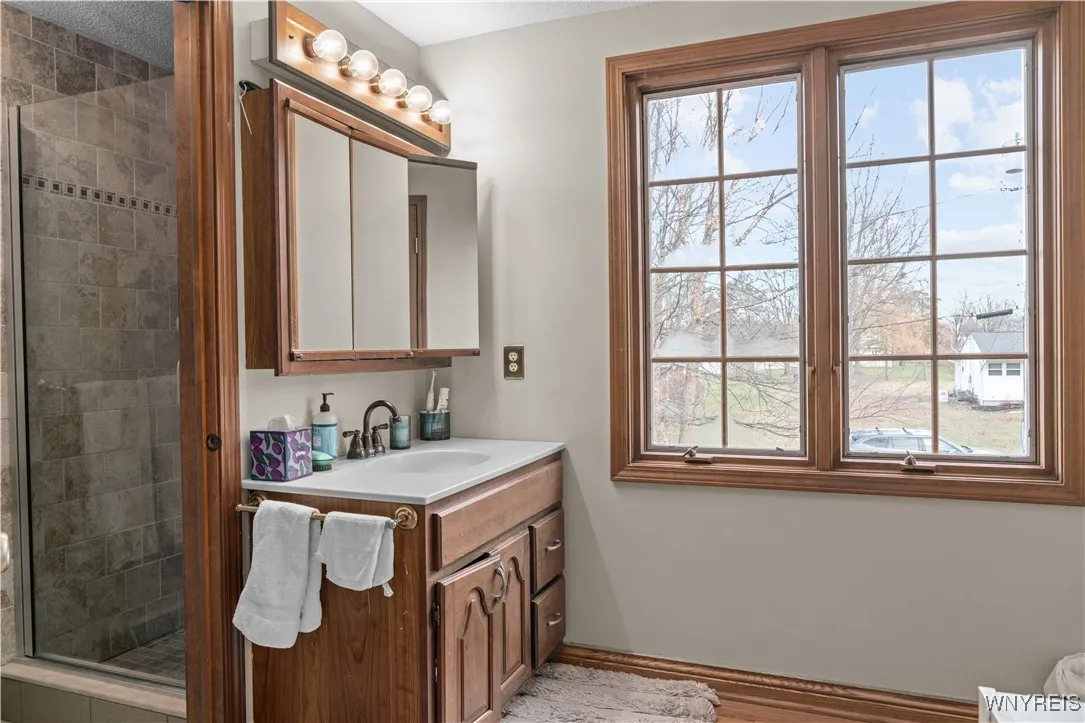 owner's suite full bath