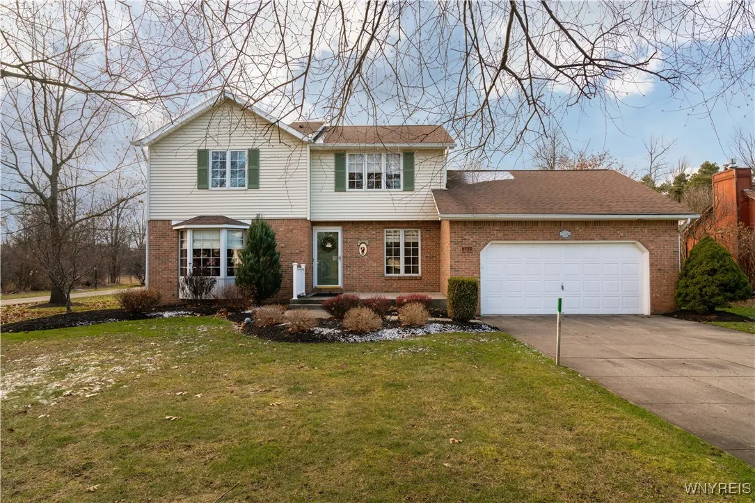 6124 Long Street, Clarence, New York 14032, Clarence, New York 14032, 4 Bedrooms Bedrooms, 11 Rooms Rooms,2 BathroomsBathrooms,Residential,Closed,6124 Long Street, Clarence, New York 14032,0,B1580480