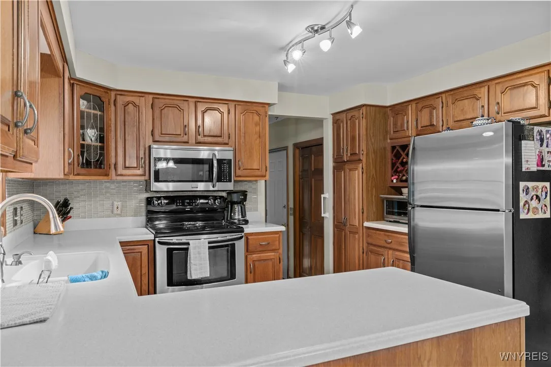 6124 Long Street, Clarence, New York 14032, Clarence, New York 14032, 4 Bedrooms Bedrooms, 11 Rooms Rooms,2 BathroomsBathrooms,Residential,Closed,6124 Long Street, Clarence, New York 14032,0,B1580480