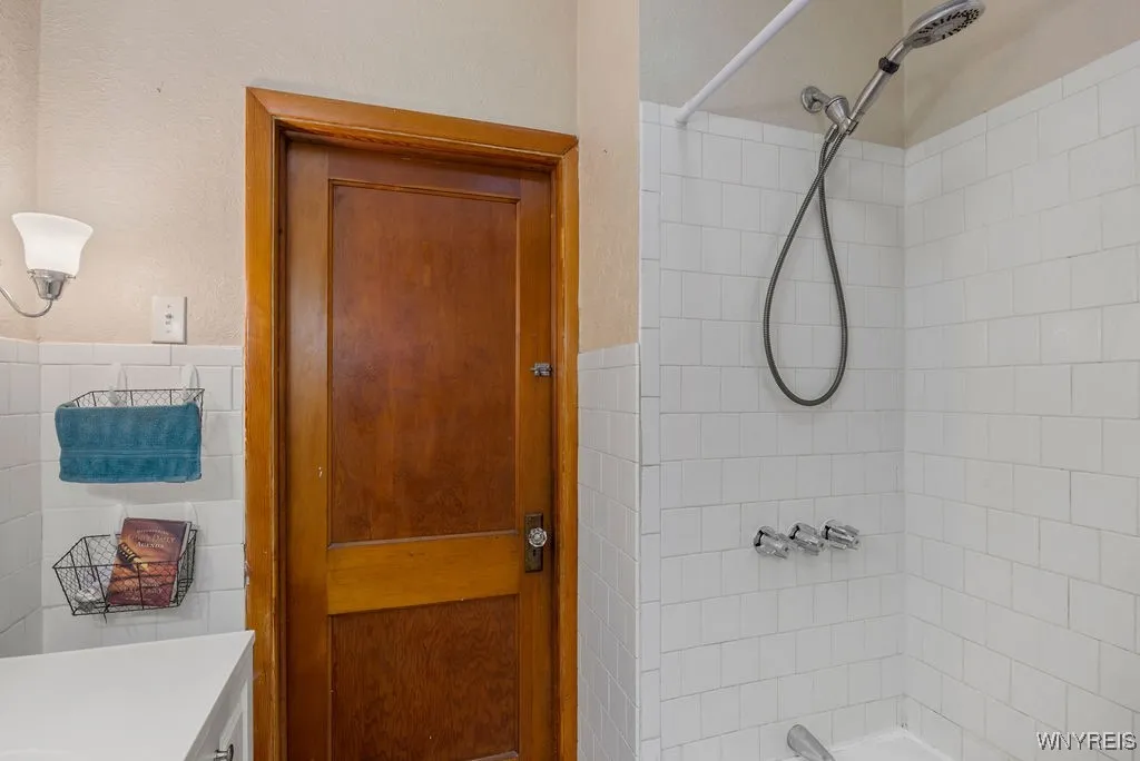 342 South Ogden Street W, Buffalo, New York 14206, Buffalo, New York 14206, 4 Bedrooms Bedrooms, 8 Rooms Rooms,2 BathroomsBathrooms,Residential,Closed,342 South Ogden Street W, Buffalo, New York 14206,0,B1580556