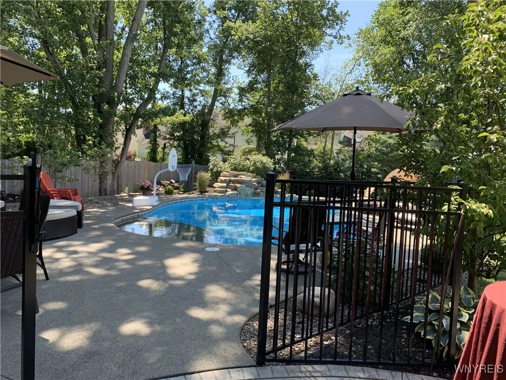 42 Krantz Ln, Amherst, New York 14068, Amherst, New York 14068, 5 Bedrooms Bedrooms, 10 Rooms Rooms,3 BathroomsBathrooms,Residential,Closed,42 Krantz Ln, Amherst, New York 14068,0,B1580156