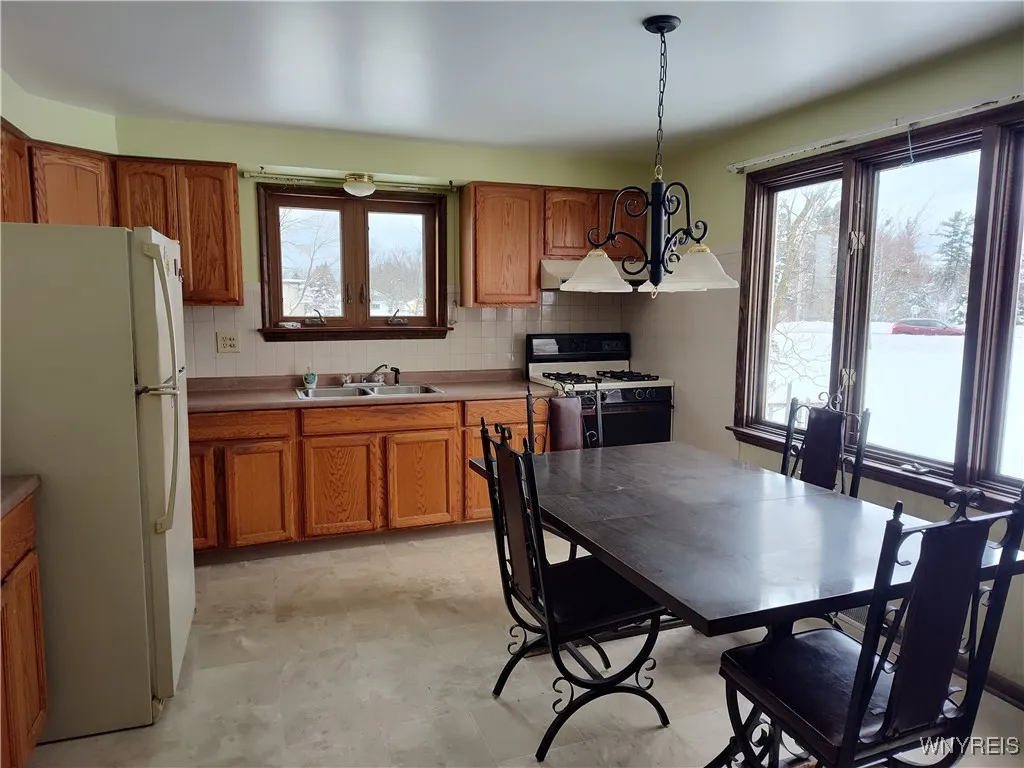 3650 Sowles Road, Hamburg, New York 14075, Hamburg, New York 14075, 6 Bedrooms Bedrooms, ,2 BathroomsBathrooms,Residential,Closed,3650 Sowles Road, Hamburg, New York 14075,0,B1577711