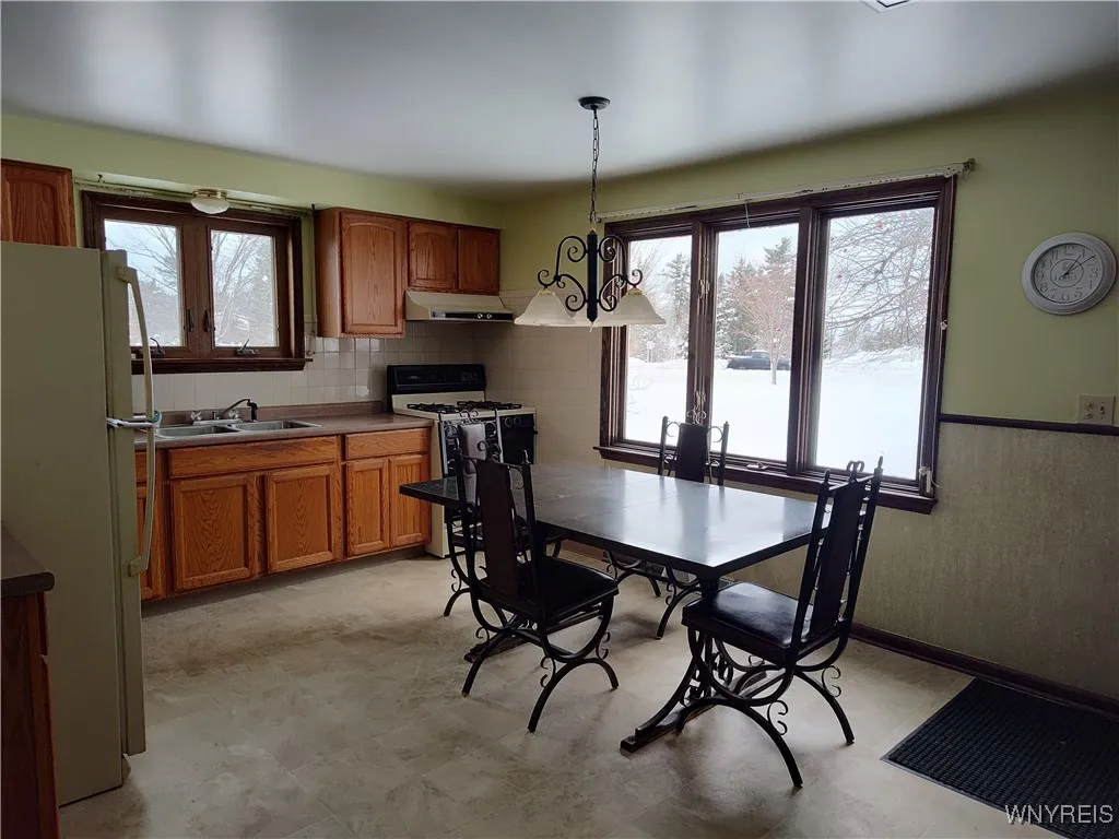 3650 Sowles Road, Hamburg, New York 14075, Hamburg, New York 14075, 6 Bedrooms Bedrooms, ,2 BathroomsBathrooms,Residential,Closed,3650 Sowles Road, Hamburg, New York 14075,0,B1577711