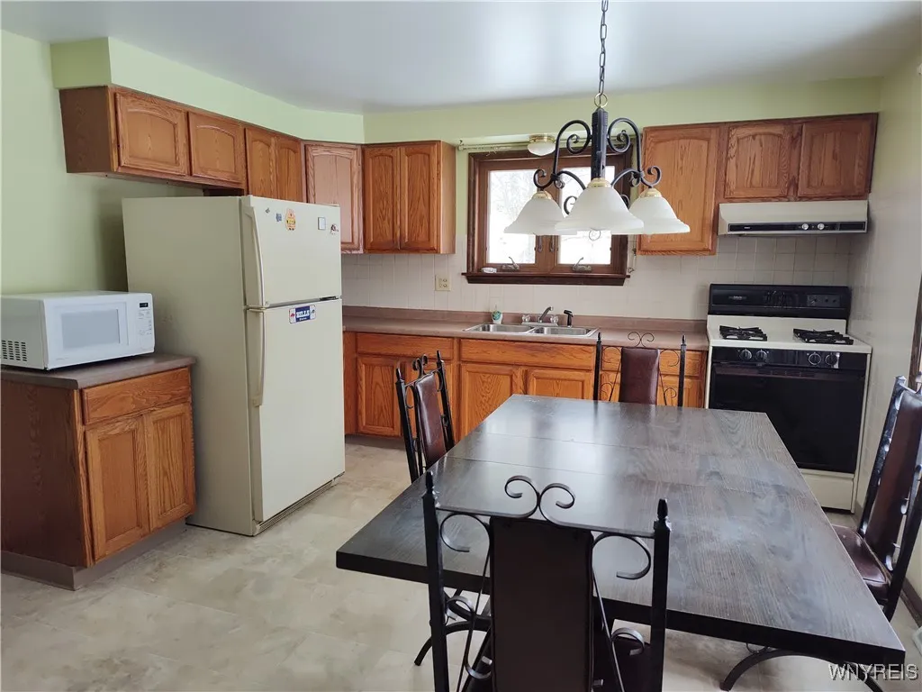 3650 Sowles Road, Hamburg, New York 14075, Hamburg, New York 14075, 6 Bedrooms Bedrooms, ,2 BathroomsBathrooms,Residential,Closed,3650 Sowles Road, Hamburg, New York 14075,0,B1577711