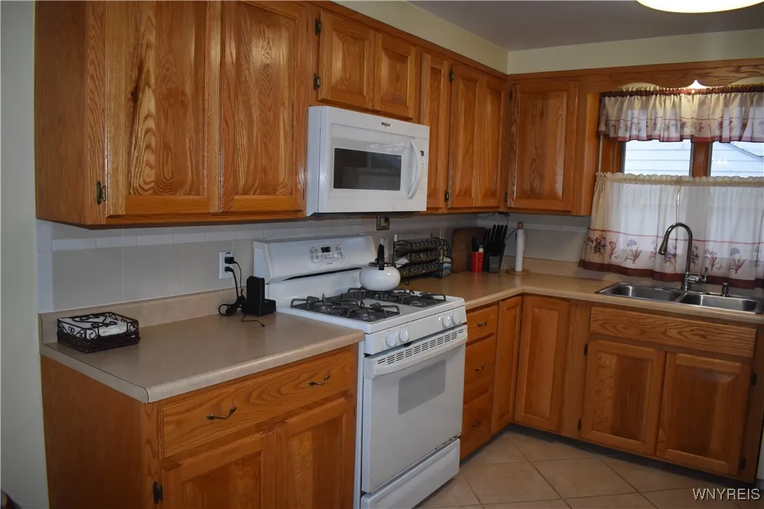 85 Hilton Boulevard, Amherst, New York 14226, Amherst, New York 14226, 3 Bedrooms Bedrooms, 5 Rooms Rooms,1 BathroomBathrooms,Residential,Closed,85 Hilton Boulevard, Amherst, New York 14226,0,B1580704