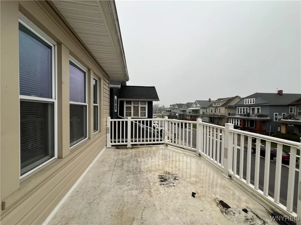 Upper porch