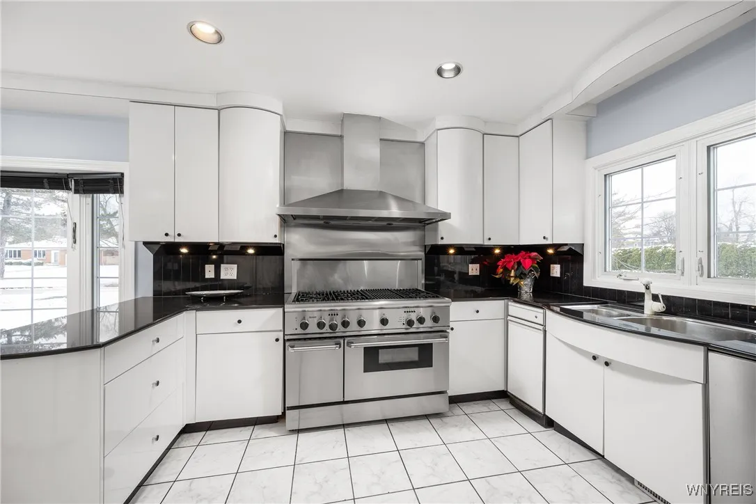 25 New Amsterdam Avenue, Buffalo, New York 14216, Buffalo, New York 14216, 3 Bedrooms Bedrooms, 9 Rooms Rooms,2 BathroomsBathrooms,Residential,Closed,25 New Amsterdam Avenue, Buffalo, New York 14216,0,B1580830