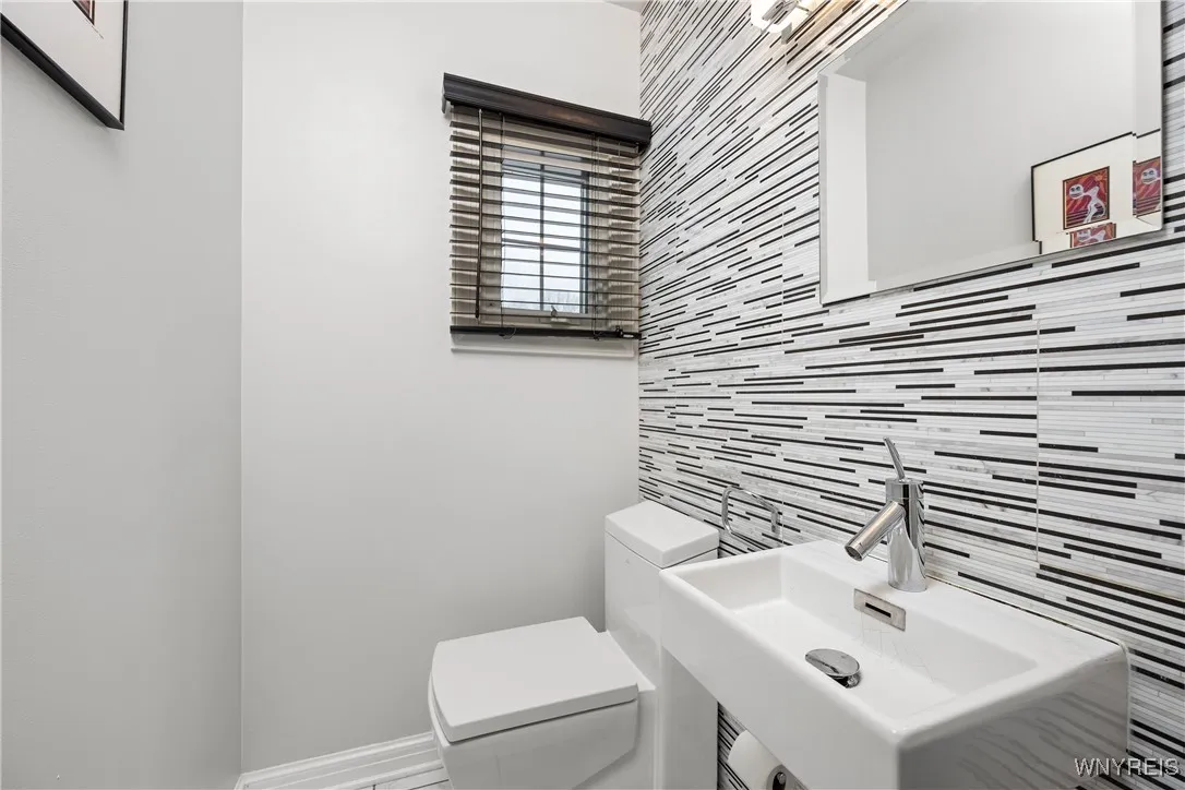 25 New Amsterdam Avenue, Buffalo, New York 14216, Buffalo, New York 14216, 3 Bedrooms Bedrooms, 9 Rooms Rooms,2 BathroomsBathrooms,Residential,Closed,25 New Amsterdam Avenue, Buffalo, New York 14216,0,B1580830