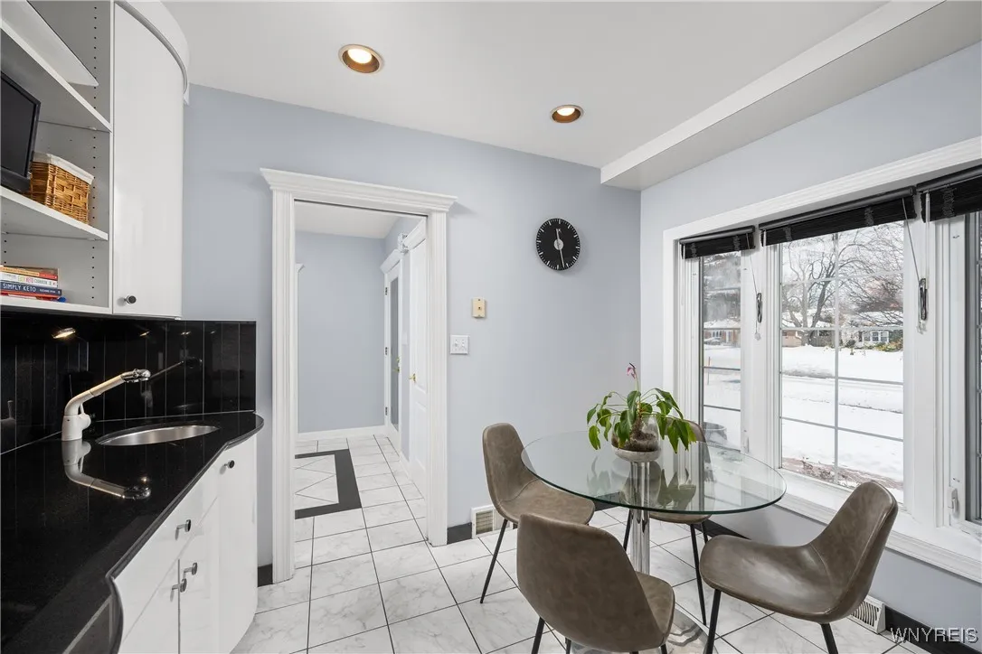 25 New Amsterdam Avenue, Buffalo, New York 14216, Buffalo, New York 14216, 3 Bedrooms Bedrooms, 9 Rooms Rooms,2 BathroomsBathrooms,Residential,Closed,25 New Amsterdam Avenue, Buffalo, New York 14216,0,B1580830