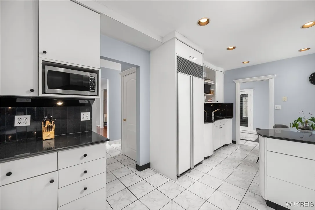 25 New Amsterdam Avenue, Buffalo, New York 14216, Buffalo, New York 14216, 3 Bedrooms Bedrooms, 9 Rooms Rooms,2 BathroomsBathrooms,Residential,Closed,25 New Amsterdam Avenue, Buffalo, New York 14216,0,B1580830