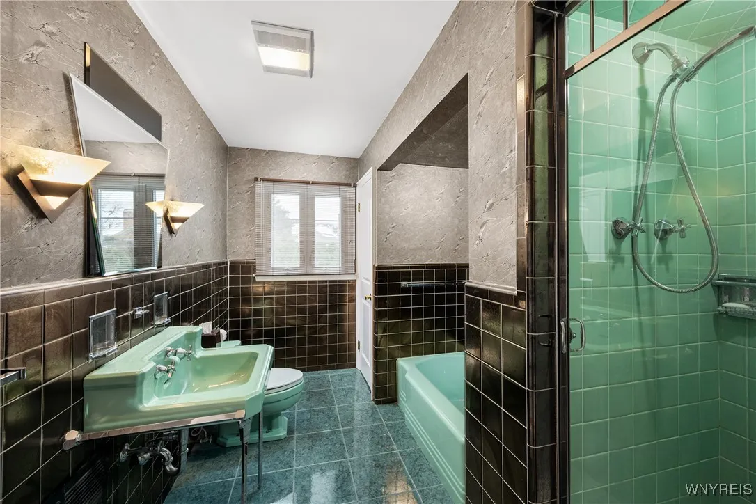 25 New Amsterdam Avenue, Buffalo, New York 14216, Buffalo, New York 14216, 3 Bedrooms Bedrooms, 9 Rooms Rooms,2 BathroomsBathrooms,Residential,Closed,25 New Amsterdam Avenue, Buffalo, New York 14216,0,B1580830