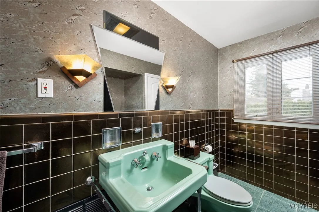 25 New Amsterdam Avenue, Buffalo, New York 14216, Buffalo, New York 14216, 3 Bedrooms Bedrooms, 9 Rooms Rooms,2 BathroomsBathrooms,Residential,Closed,25 New Amsterdam Avenue, Buffalo, New York 14216,0,B1580830