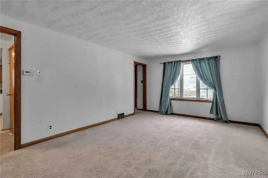 250 Hillside Avenue, Orchard Park, New York 14127, Orchard Park, New York 14127, 3 Bedrooms Bedrooms, 6 Rooms Rooms,1 BathroomBathrooms,Residential,Closed,250 Hillside Avenue, Orchard Park, New York 14127,0,B1580708