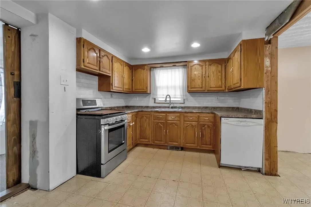 250 Hillside Avenue, Orchard Park, New York 14127, Orchard Park, New York 14127, 3 Bedrooms Bedrooms, 6 Rooms Rooms,1 BathroomBathrooms,Residential,Closed,250 Hillside Avenue, Orchard Park, New York 14127,0,B1580708