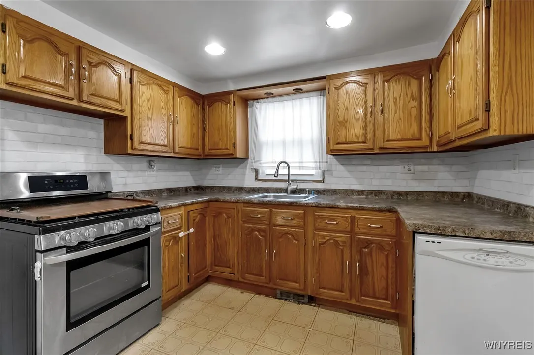 250 Hillside Avenue, Orchard Park, New York 14127, Orchard Park, New York 14127, 3 Bedrooms Bedrooms, 6 Rooms Rooms,1 BathroomBathrooms,Residential,Closed,250 Hillside Avenue, Orchard Park, New York 14127,0,B1580708