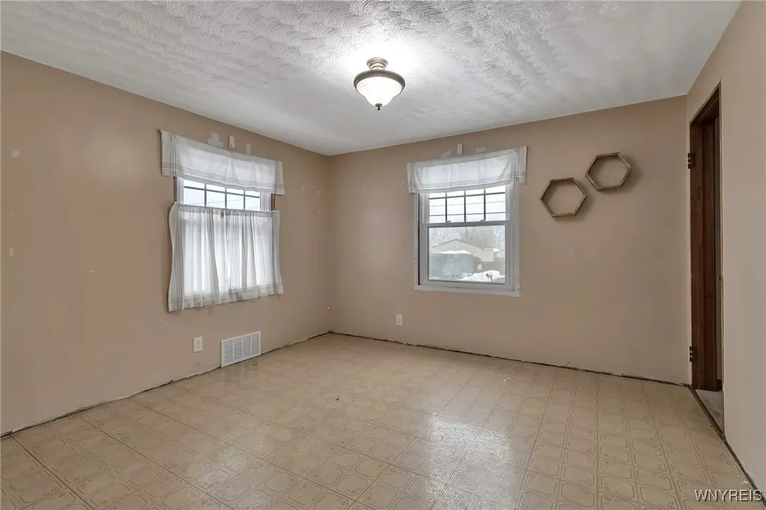250 Hillside Avenue, Orchard Park, New York 14127, Orchard Park, New York 14127, 3 Bedrooms Bedrooms, 6 Rooms Rooms,1 BathroomBathrooms,Residential,Closed,250 Hillside Avenue, Orchard Park, New York 14127,0,B1580708