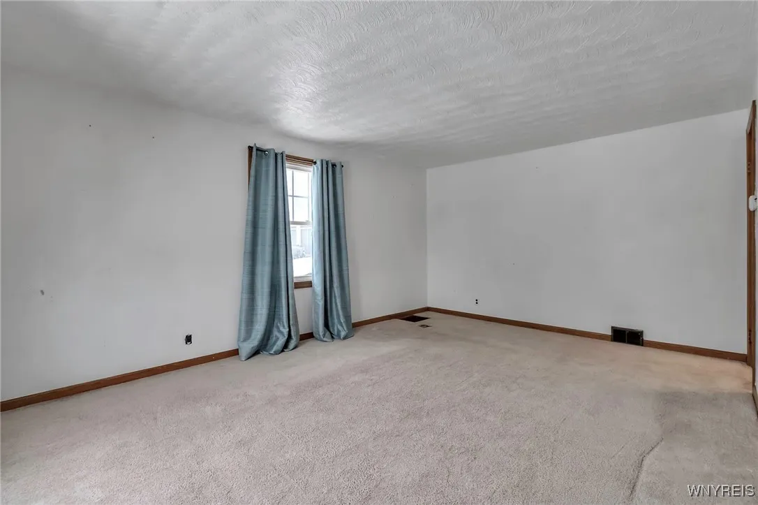 250 Hillside Avenue, Orchard Park, New York 14127, Orchard Park, New York 14127, 3 Bedrooms Bedrooms, 6 Rooms Rooms,1 BathroomBathrooms,Residential,Closed,250 Hillside Avenue, Orchard Park, New York 14127,0,B1580708