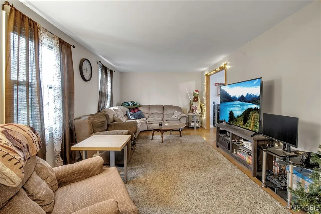 125 Sudbury Lane, Amherst, New York 14221, Amherst, New York 14221, 4 Bedrooms Bedrooms, 12 Rooms Rooms,1 BathroomBathrooms,Residential,Closed,125 Sudbury Lane, Amherst, New York 14221,0,B1581128
