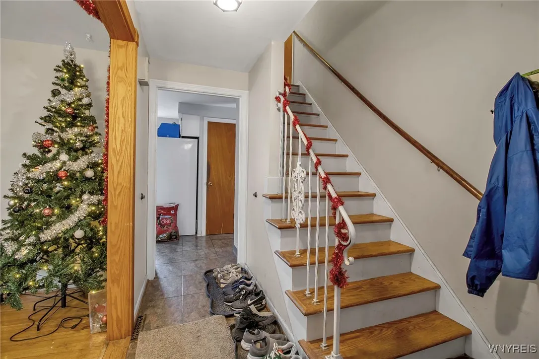 125 Sudbury Lane, Amherst, New York 14221, Amherst, New York 14221, 4 Bedrooms Bedrooms, 12 Rooms Rooms,1 BathroomBathrooms,Residential,Closed,125 Sudbury Lane, Amherst, New York 14221,0,B1581128
